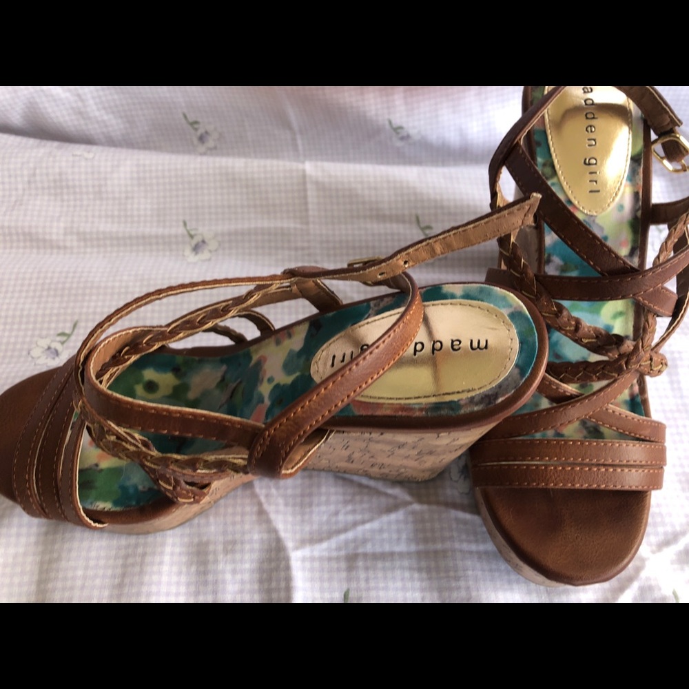 Sandals - Picture 2 of 3